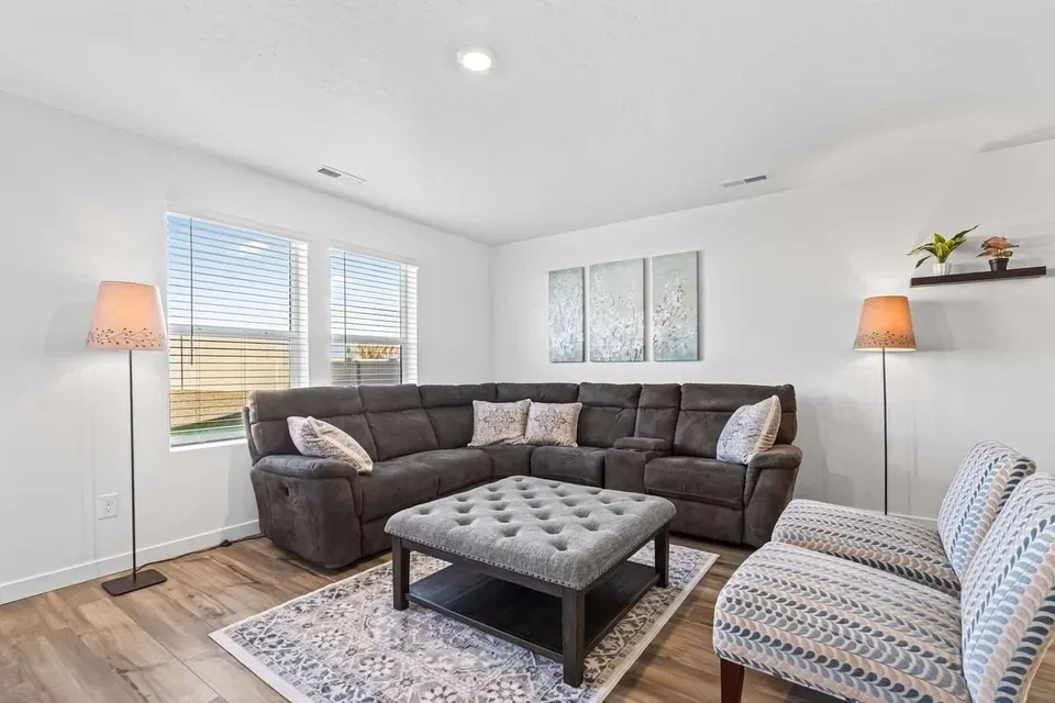 4 Bed 2 Bath Contemporary High-Rise Condo in Nampa, ID - 4