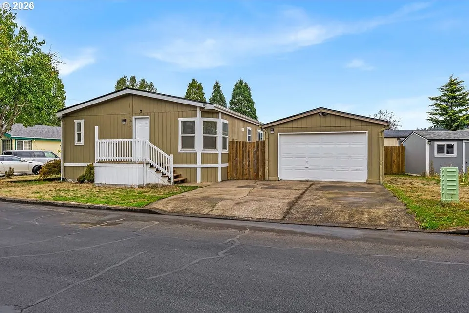 4 Bed 2 Bath Traditional Suburban Family Home in Portland, OR
