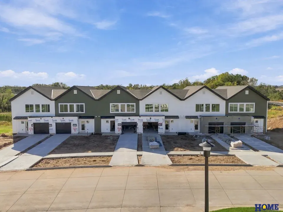 4 Bed 2 Bath Contemporary Multi-Level Townhome in Lincoln, NE - 1