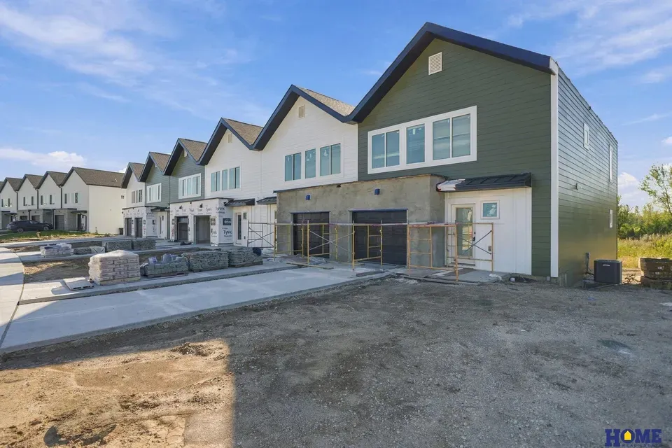 4 Bed 2 Bath Contemporary Multi-Level Townhome in Lincoln, NE - 5