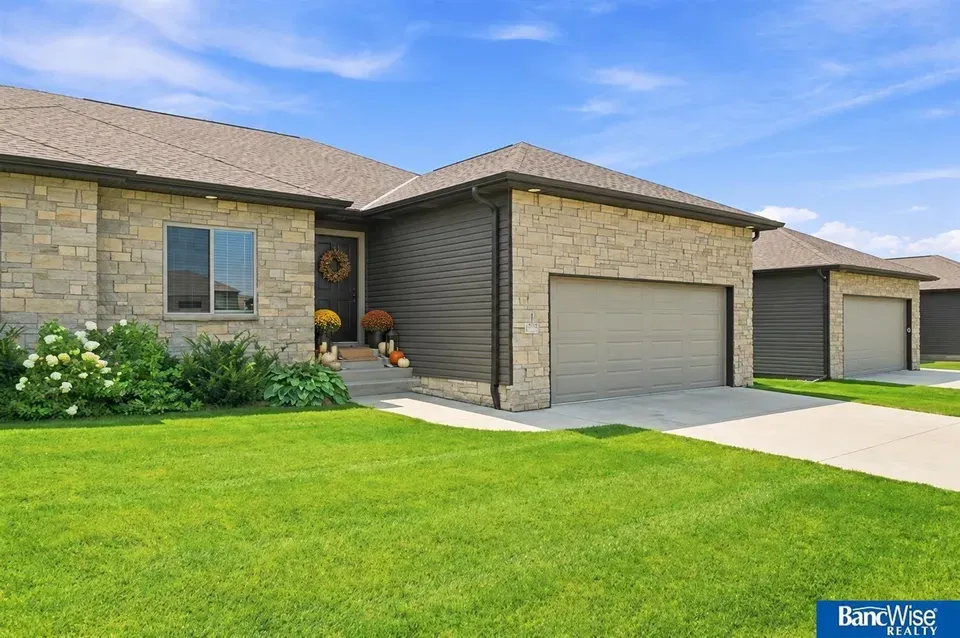 4 Bed 2 Bath Contemporary Multi-Level Townhome in Lincoln, NE - 1