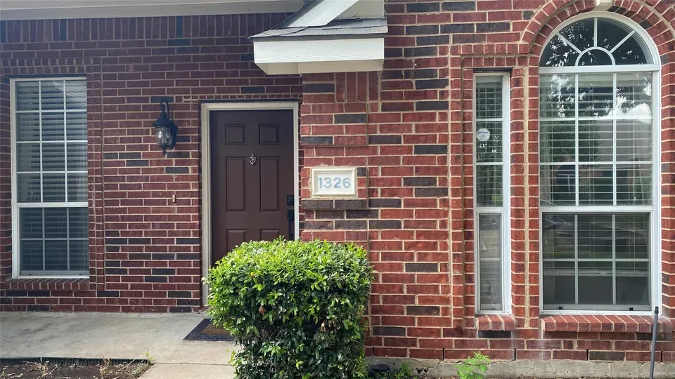4 Bed 2 Bath Established Contemporary Home in Allen, TX - 2