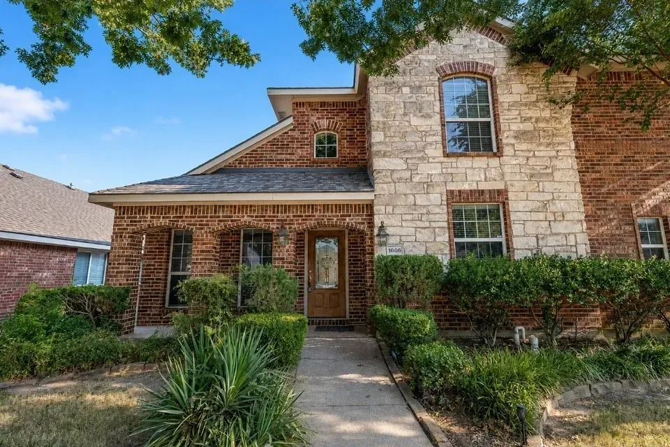 4 Bed 2 Bath Established Contemporary Home in Allen, TX - 2