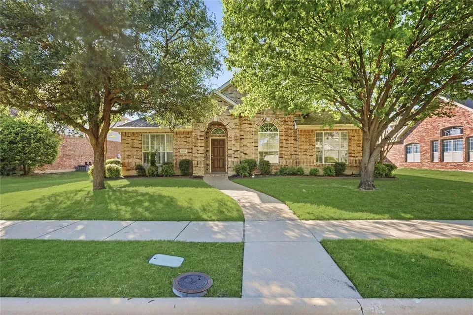 4 Bed 2 Bath Established Contemporary Home in Allen, TX