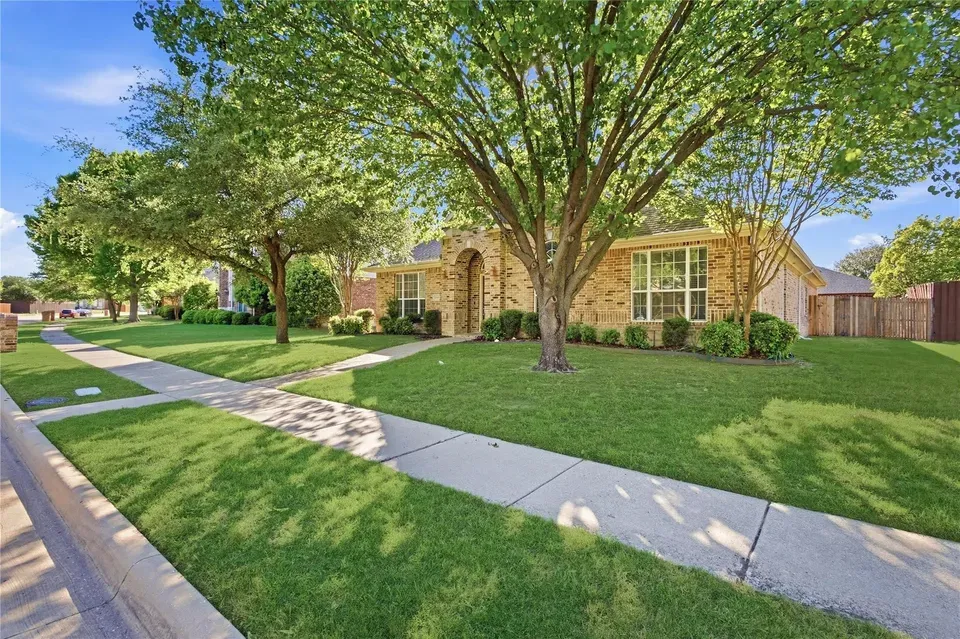 4 Bed 2 Bath Established Contemporary Home in Allen, TX - 2
