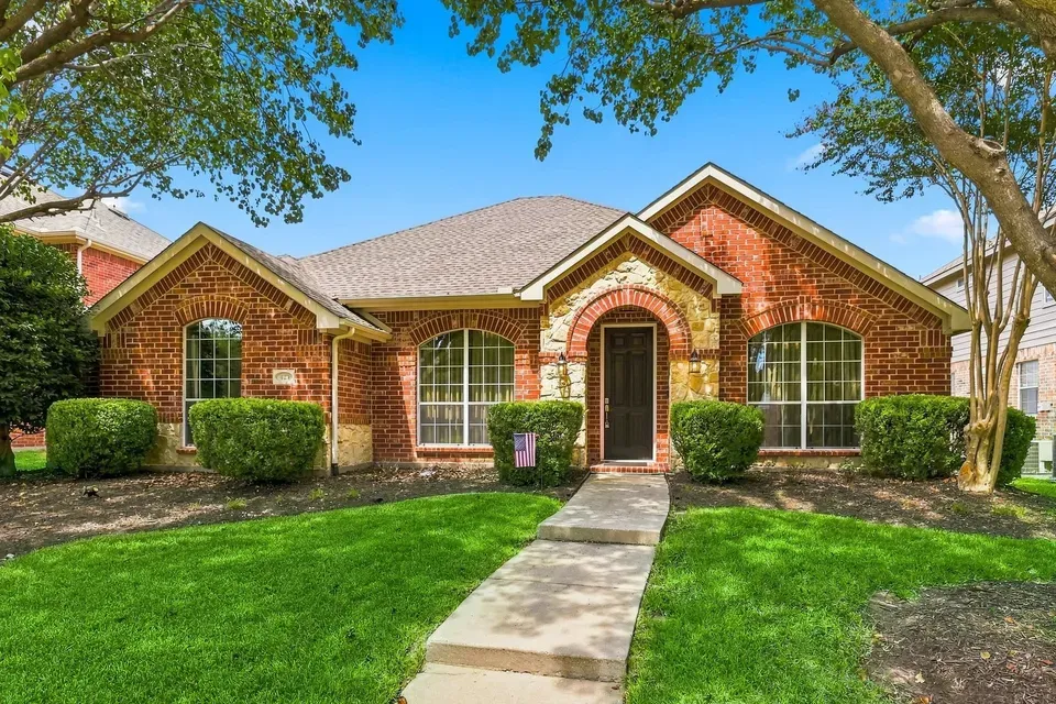 4 Bed 2 Bath Established Contemporary Home in Allen, TX - 1
