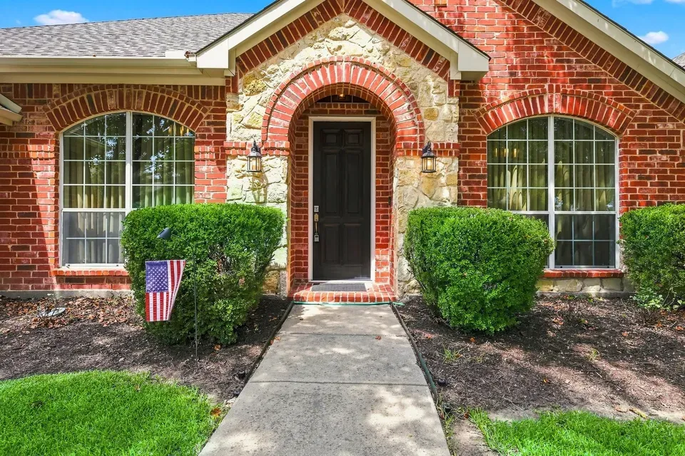 4 Bed 2 Bath Established Contemporary Home in Allen, TX - 2