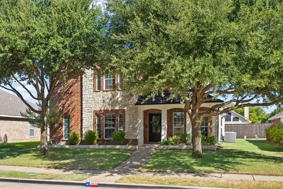4 Bed 2 Bath Established Contemporary Home in Allen, TX - 2