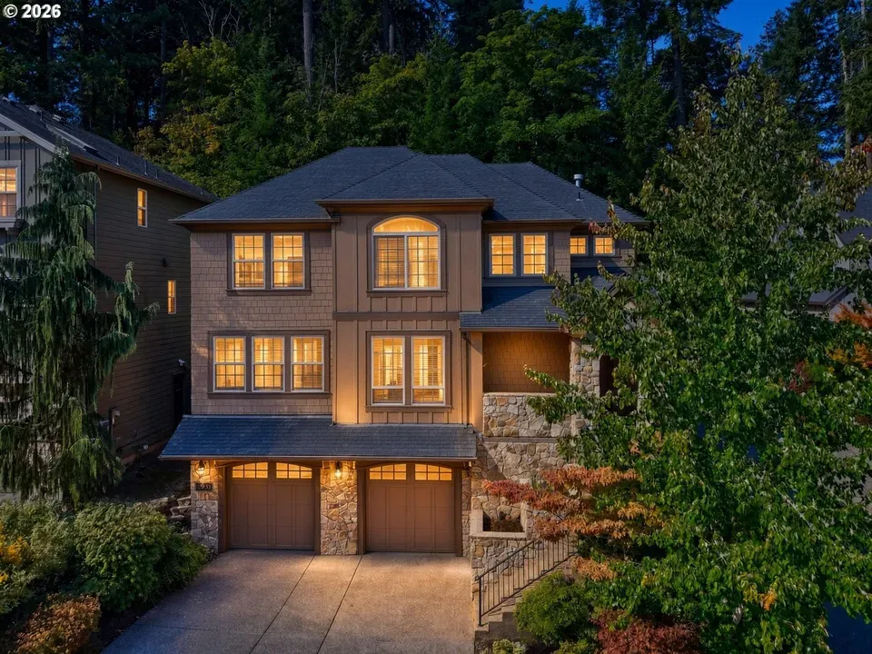 4 Bed 2 Bath Established Contemporary Home in Beaverton, OR
