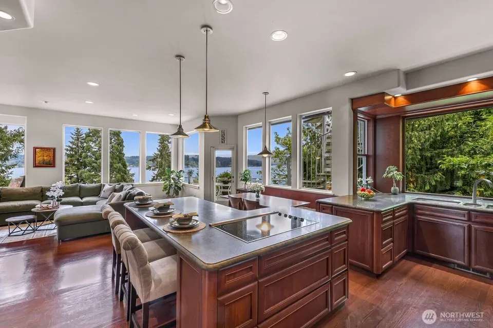 4 Bed 2 Bath Established Contemporary Home in Bellevue, WA - 4