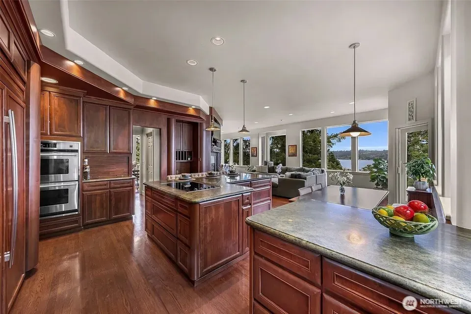 4 Bed 2 Bath Established Contemporary Home in Bellevue, WA - 5