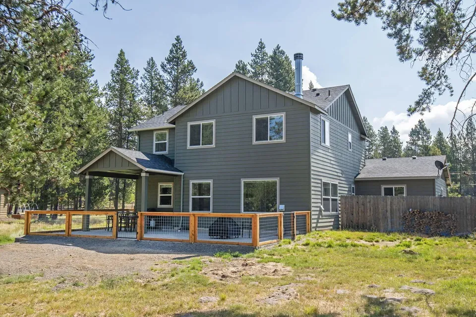 4 Bed 2 Bath Established Contemporary Home in Bend, OR