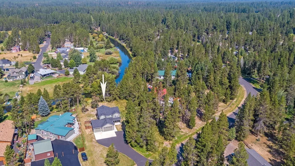 4 Bed 2 Bath Established Contemporary Home in Bend, OR - 2