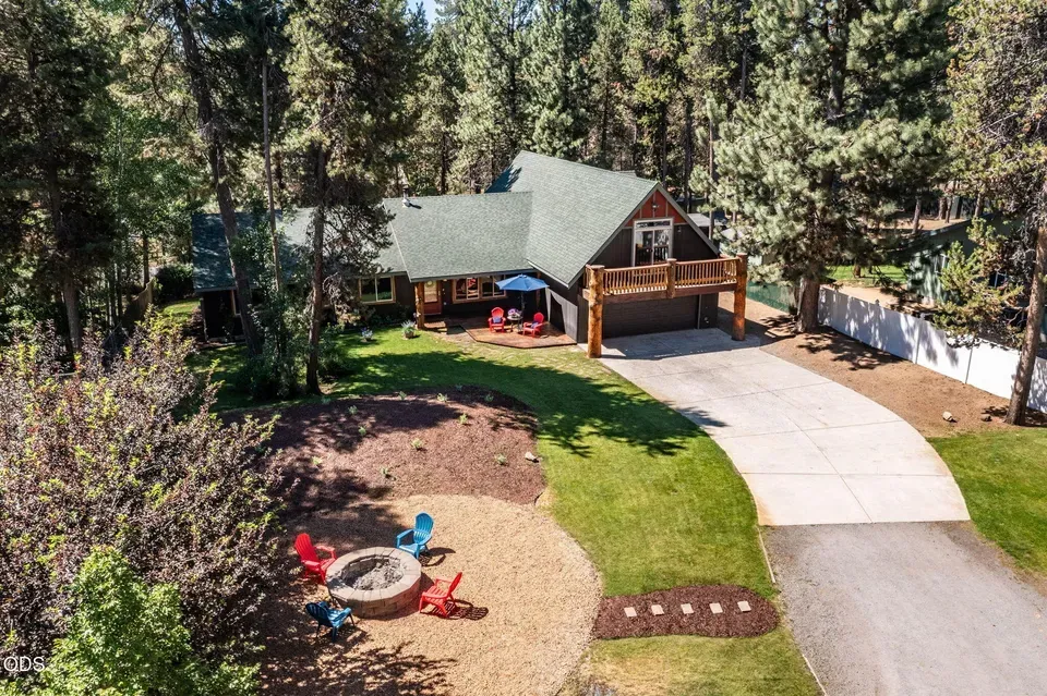 4 Bed 2 Bath Established Contemporary Home in Bend, OR