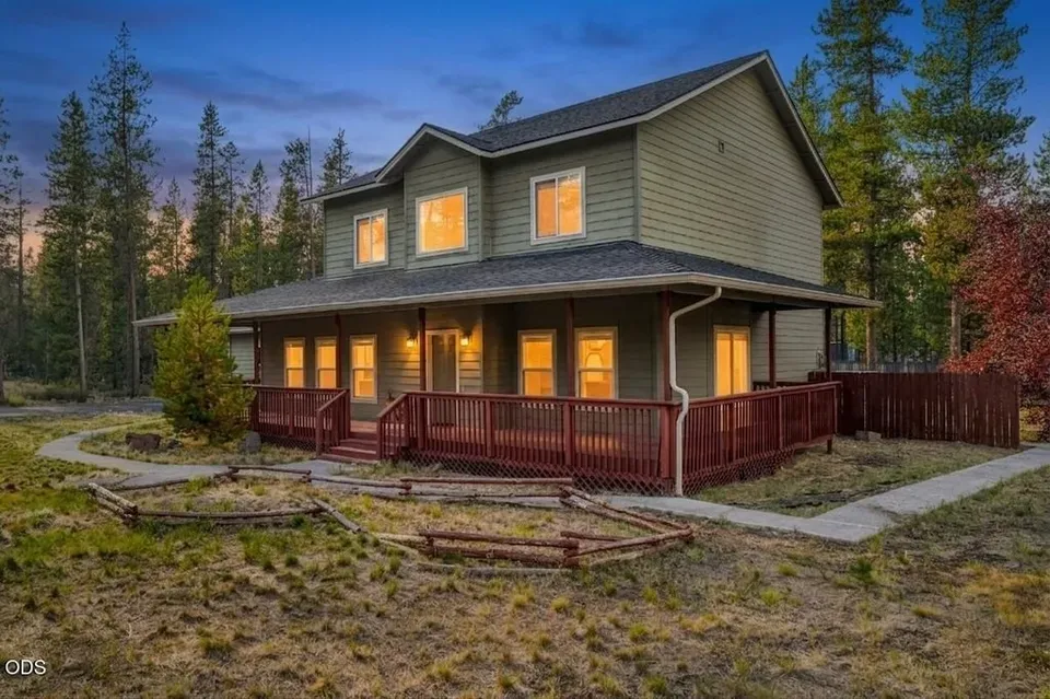 4 Bed 2 Bath Established Contemporary Home in Bend, OR - 1