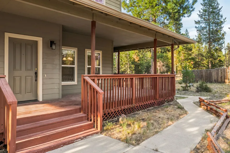 4 Bed 2 Bath Established Contemporary Home in Bend, OR - 2