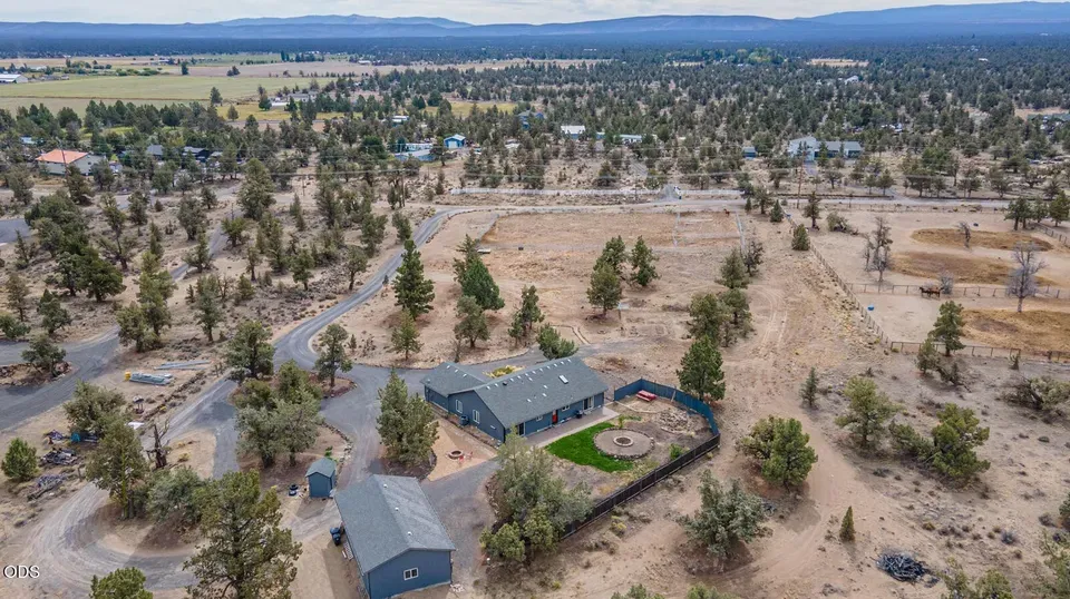 4 Bed 2 Bath Established Contemporary Home in Bend, OR - 1