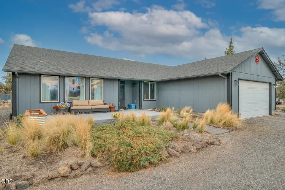 4 Bed 2 Bath Established Contemporary Home in Bend, OR - 2