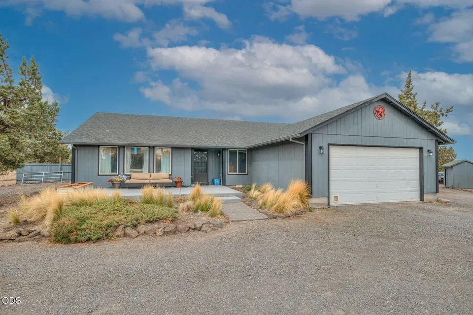 4 Bed 2 Bath Established Contemporary Home in Bend, OR - 3