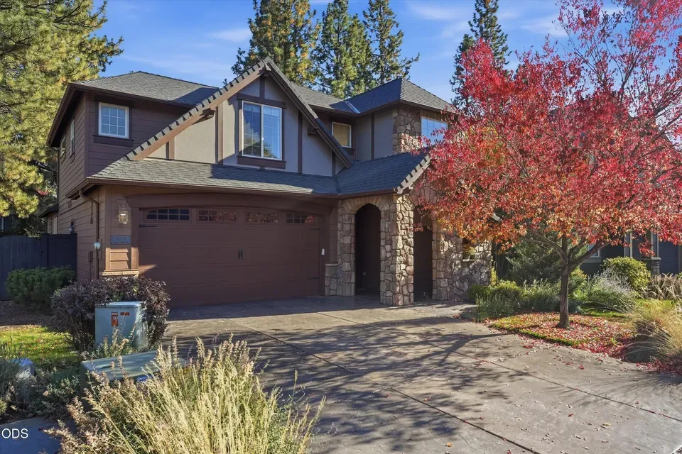 4 Bed 2 Bath Established Contemporary Home in Bend, OR