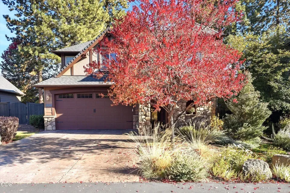 4 Bed 2 Bath Established Contemporary Home in Bend, OR - 3