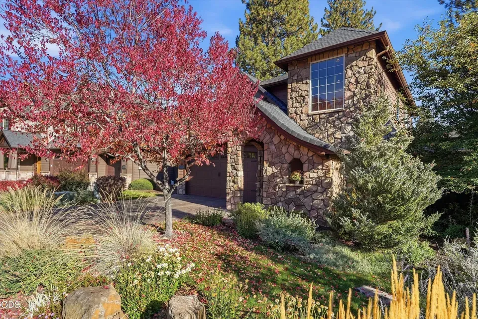 4 Bed 2 Bath Established Contemporary Home in Bend, OR - 4