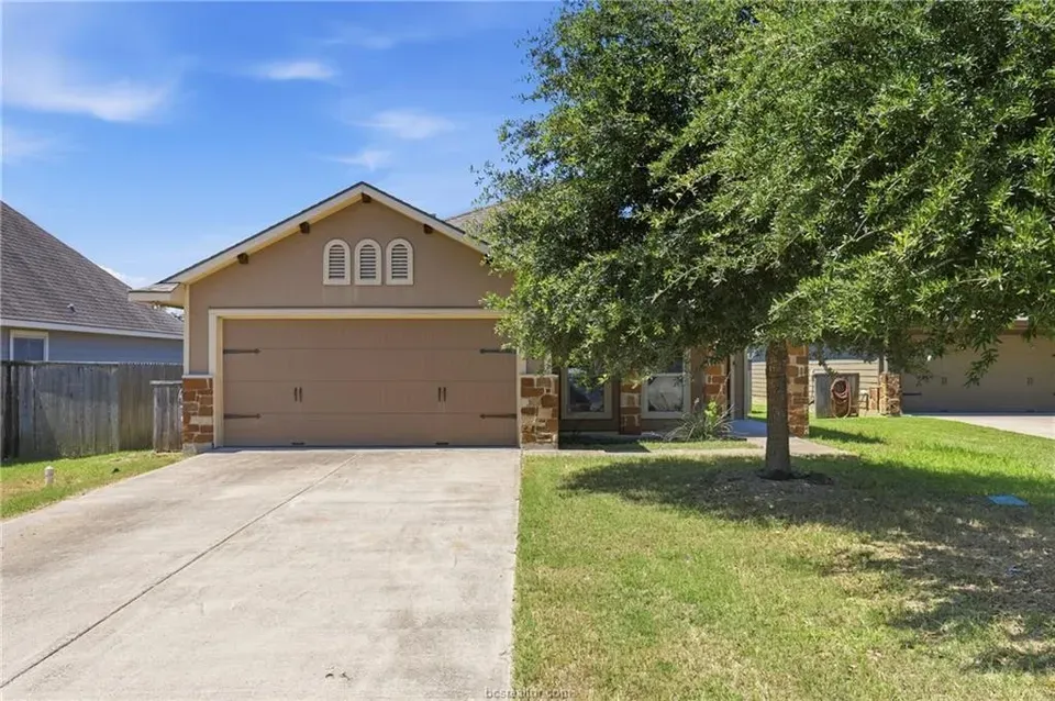 4 Bed 2 Bath Established Contemporary Home in College Station, TX - 3