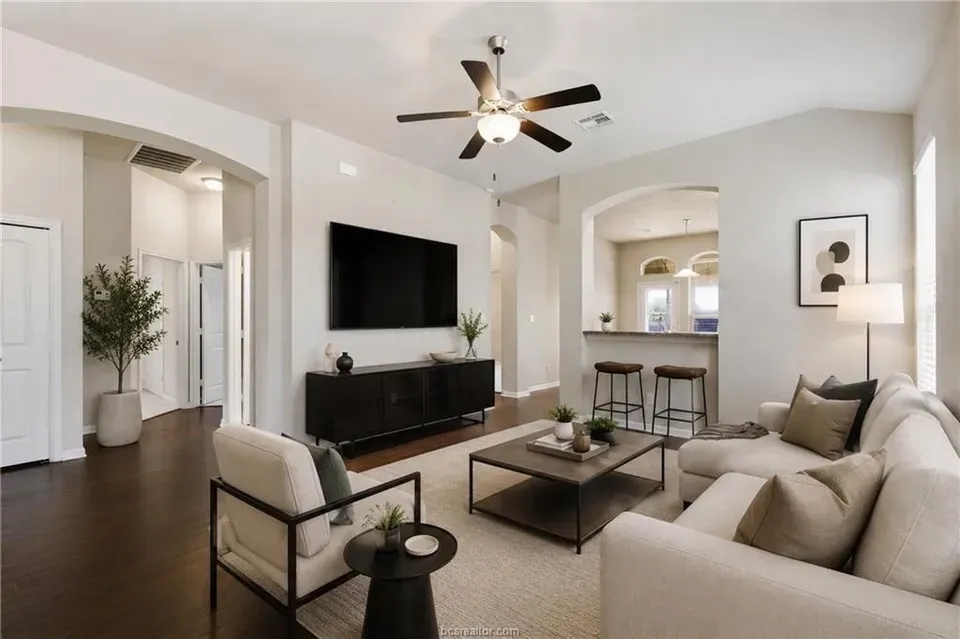 4 Bed 2 Bath Established Contemporary Home in College Station, TX - 5
