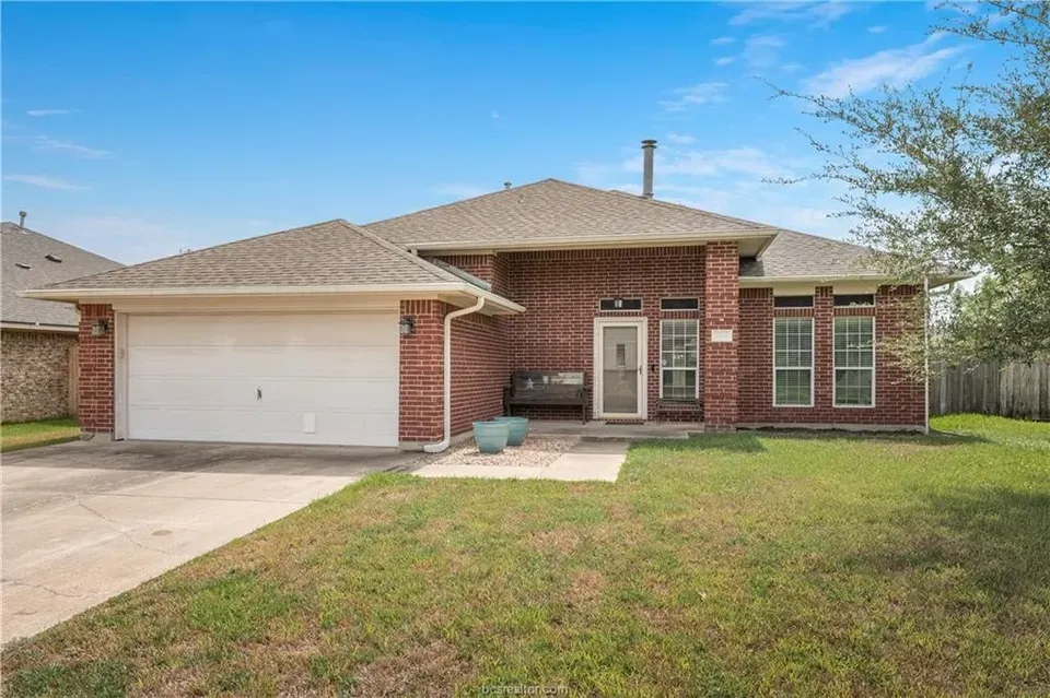 4 Bed 2 Bath Established Contemporary Home in College Station, TX