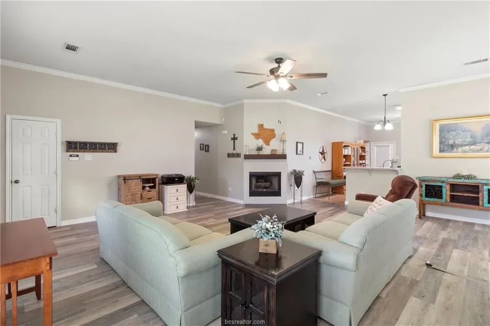 4 Bed 2 Bath Established Contemporary Home in College Station, TX - 3