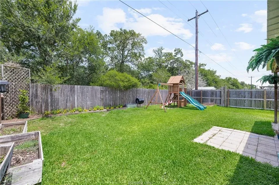 4 Bed 2 Bath Established Contemporary Home in College Station, TX - 5