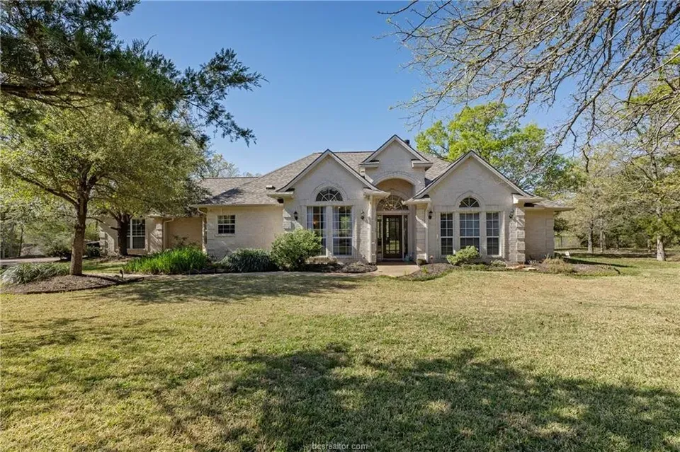 4 Bed 2 Bath Established Contemporary Home in College Station, TX - 1