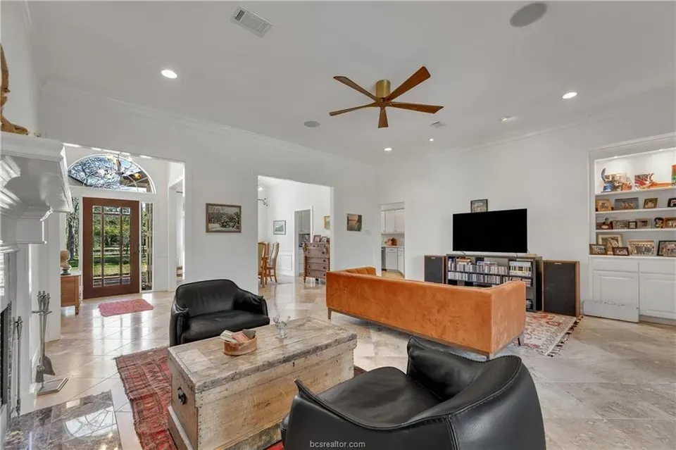 4 Bed 2 Bath Established Contemporary Home in College Station, TX - 3