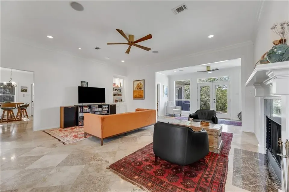 4 Bed 2 Bath Established Contemporary Home in College Station, TX - 4