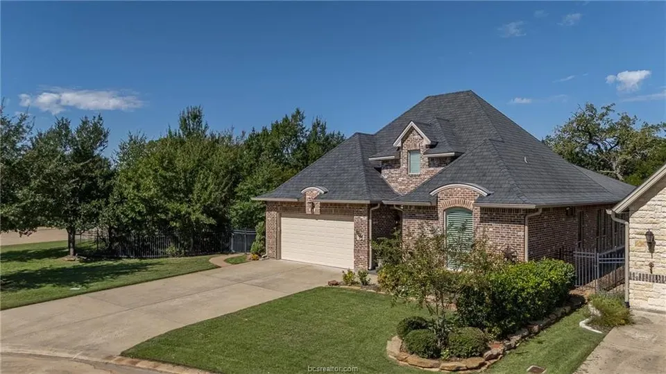 4 Bed 2 Bath Established Contemporary Home in College Station, TX - 1