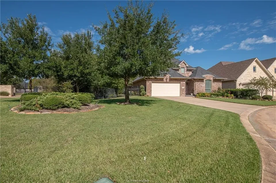 4 Bed 2 Bath Established Contemporary Home in College Station, TX - 5