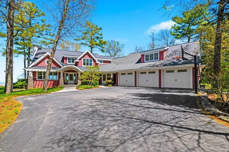4 Bed 2 Bath Established Contemporary Home in Green Bay, WI - 1