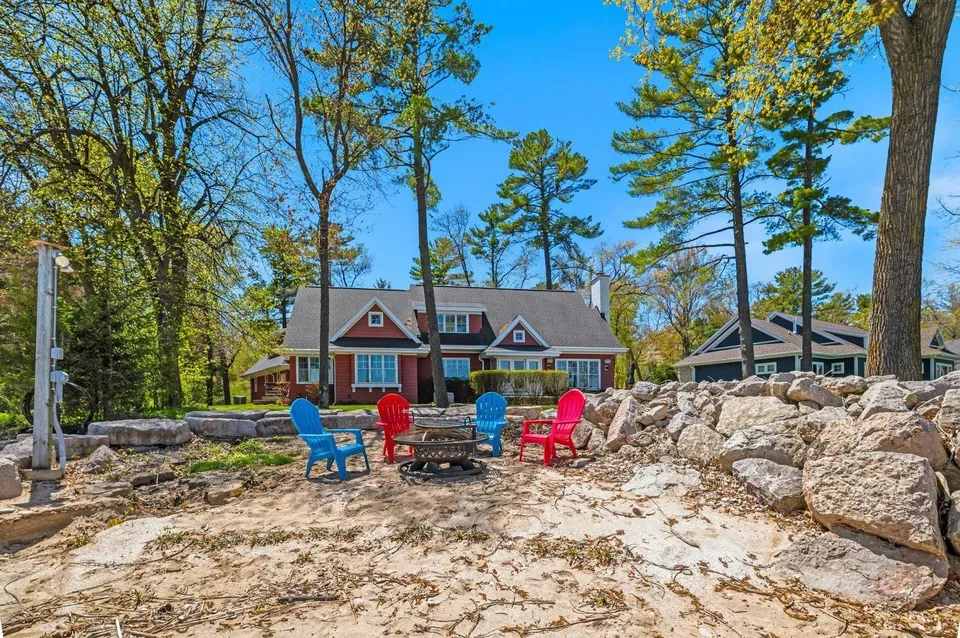 4 Bed 2 Bath Established Contemporary Home in Green Bay, WI - 2