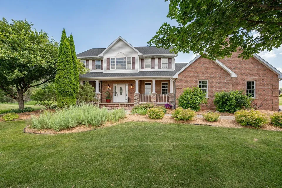 4 Bed 2 Bath Established Contemporary Home in Green Bay, WI - 2