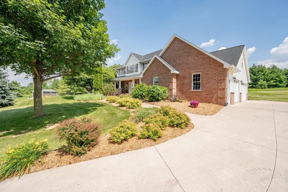4 Bed 2 Bath Established Contemporary Home in Green Bay, WI - 3