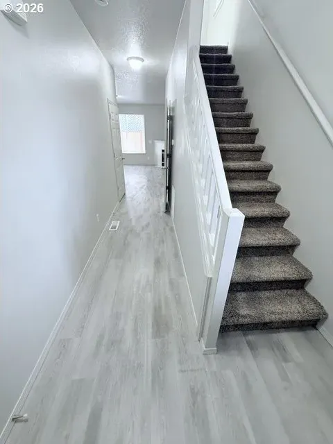 4 Bed 2 Bath Established Contemporary Home in Hillsboro, OR - 2