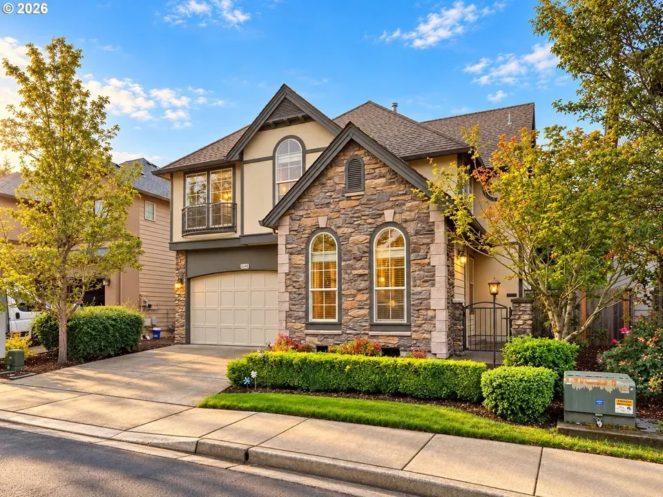 4 Bed 2 Bath Established Contemporary Home in Hillsboro, OR - 2