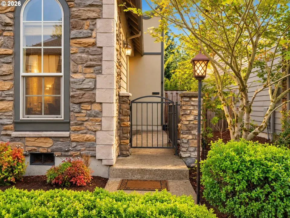 4 Bed 2 Bath Established Contemporary Home in Hillsboro, OR - 4