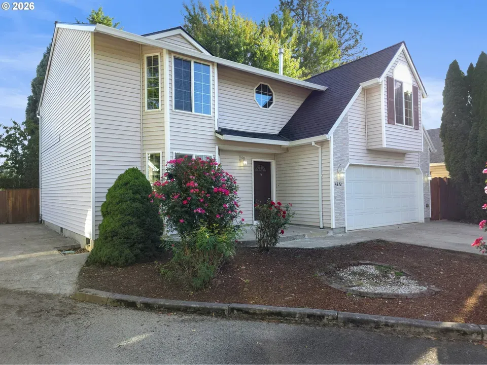 4 Bed 2 Bath Established Contemporary Home in Hillsboro, OR - 2
