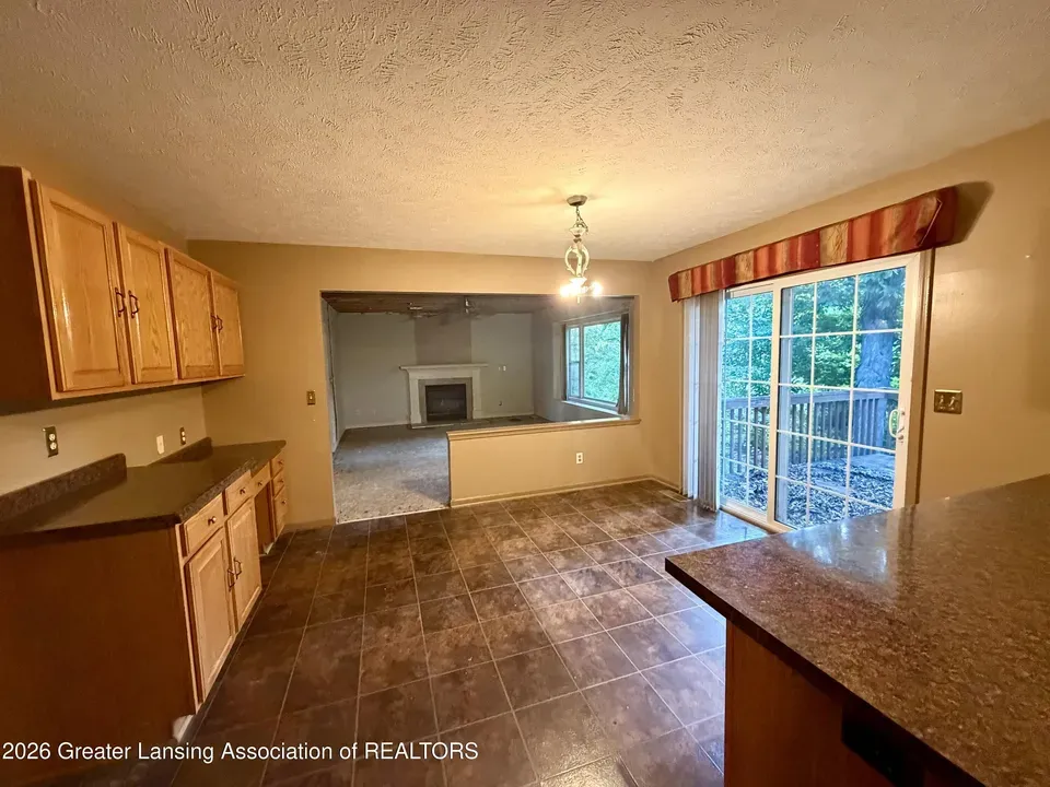 4 Bed 2 Bath Established Contemporary Home in Lansing, MI - 4
