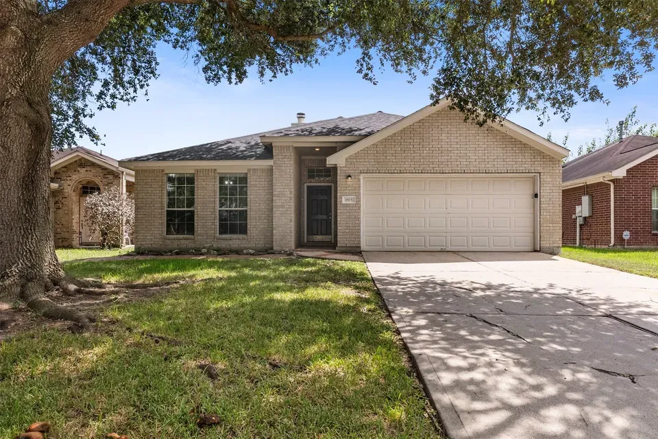 4 Bed 2 Bath Established Contemporary Home in League City, TX