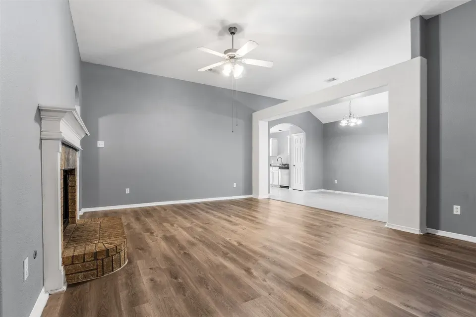4 Bed 2 Bath Established Contemporary Home in League City, TX - 5