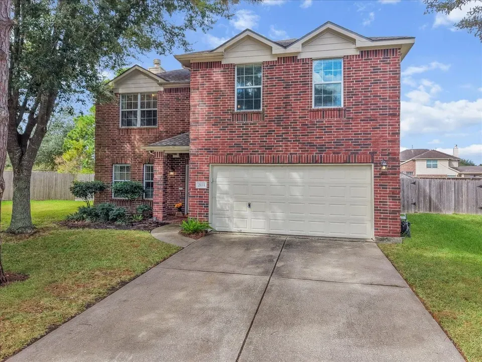 4 Bed 2 Bath Established Contemporary Home in League City, TX