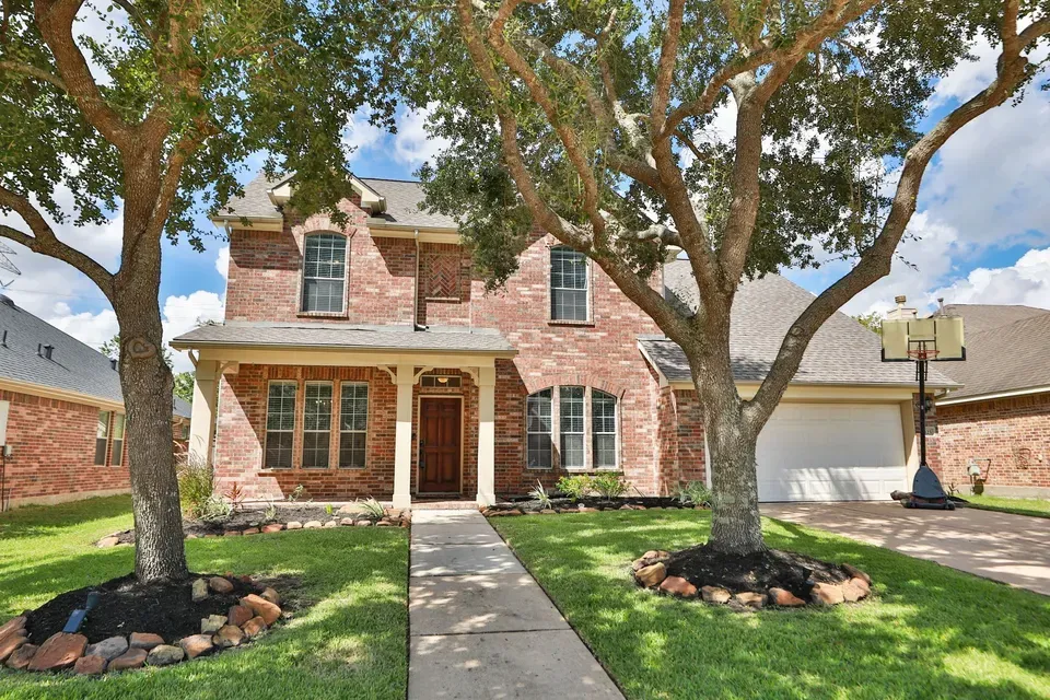 4 Bed 2 Bath Established Contemporary Home in League City, TX