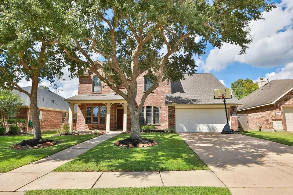 4 Bed 2 Bath Established Contemporary Home in League City, TX - 3